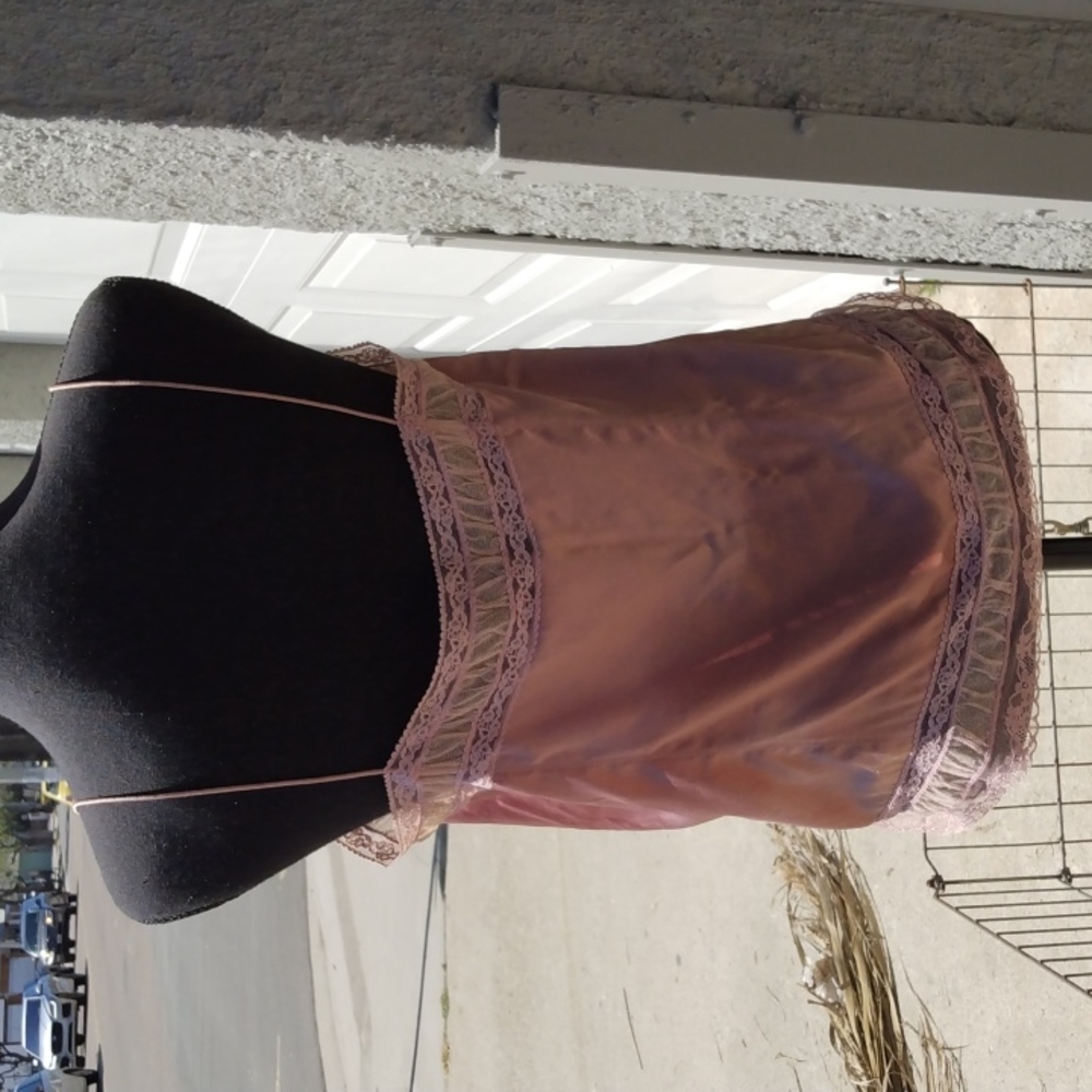 DKNY Vintage 100% silk camisole with lace and spaghetti straps. Size 8 - Picture 2 of 4